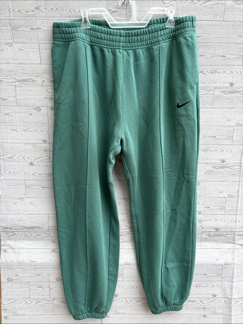 Nike Loose Fit Mid Rise Green Sweatpants size XL